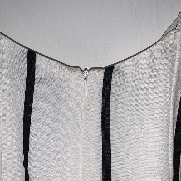 Evie Black and White stripped Romper size S - Picture 5 of 6